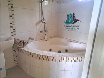 VENDO CASA COMERCIAL  EN VIA PRINCIPAL ALGARROBOS