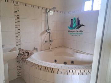 VENDO CASA COMERCIAL  EN VIA PRINCIPAL ALGARROBOS