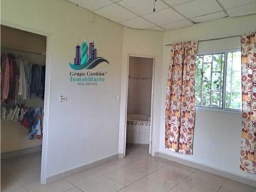 VENDO CASA COMERCIAL  EN VIA PRINCIPAL ALGARROBOS