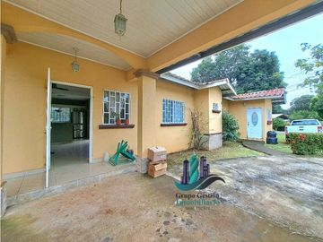VENDO CASA COMERCIAL  EN VIA PRINCIPAL ALGARROBOS
