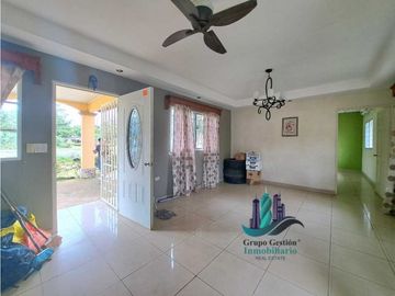 VENDO CASA COMERCIAL  EN VIA PRINCIPAL ALGARROBOS
