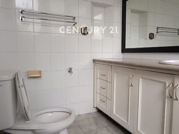 Komplek Perumahan Ada Bangunan Mewah Lokasi Townhouse Jervois