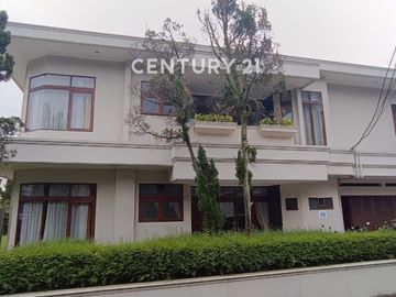 Komplek Perumahan Ada Bangunan Mewah Lokasi Townhouse Jervois