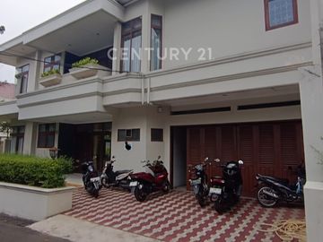 Komplek Perumahan Ada Bangunan Mewah Lokasi Townhouse Jervois