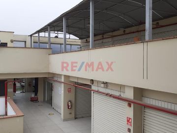 Oportunidad para negocio a precio de ocasión, local de 8 m2. para expendio de comida en el tercer piso, con punto de agua, con terraza para el consumo