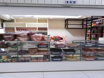 Oportunidad para negocio a precio de ocasión, local de 8 m2. para expendio de comida en el tercer piso, con punto de agua, con terraza para el consumo