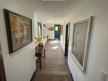 Importante chalet sobre lote de 1380 mts.