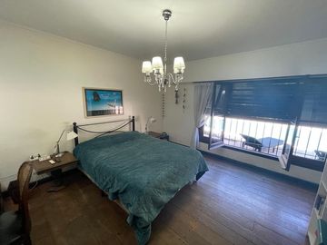 Importante chalet sobre lote de 1380 mts.