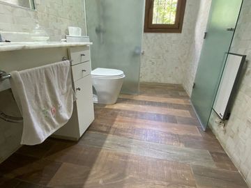Importante chalet sobre lote de 1380 mts.