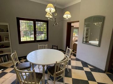 Importante chalet sobre lote de 1380 mts.