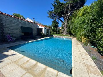 Importante chalet sobre lote de 1380 mts.