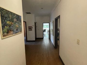 Importante chalet sobre lote de 1380 mts.