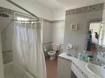 Importante chalet sobre lote de 1380 mts.