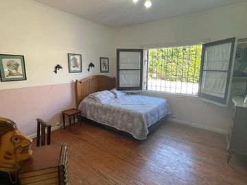 Importante chalet sobre lote de 1380 mts.