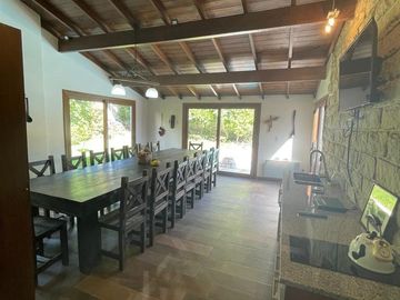 Importante chalet sobre lote de 1380 mts.