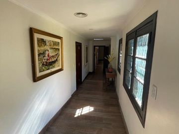 Importante chalet sobre lote de 1380 mts.