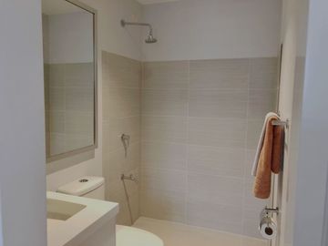 2 Bedroom Unit by Rockwell Primaries in Kapitolyo