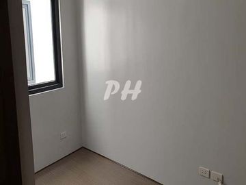 Classic House and Lot For Sale in Varsity Subdivision PH2000