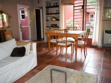 HERMOSA CASA CENTRICA EN MERLO SOBRE LOTE DE 10 X 48 CON DETALLES DE CATEGORIA