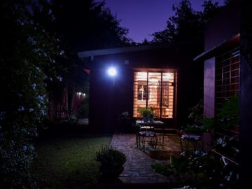 HERMOSA CASA CENTRICA EN MERLO SOBRE LOTE DE 10 X 48 CON DETALLES DE CATEGORIA