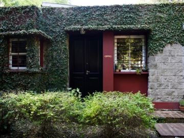 HERMOSA CASA CENTRICA EN MERLO SOBRE LOTE DE 10 X 48 CON DETALLES DE CATEGORIA
