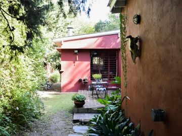 HERMOSA CASA CENTRICA EN MERLO SOBRE LOTE DE 10 X 48 CON DETALLES DE CATEGORIA