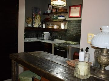 HERMOSA CASA CENTRICA EN MERLO SOBRE LOTE DE 10 X 48 CON DETALLES DE CATEGORIA