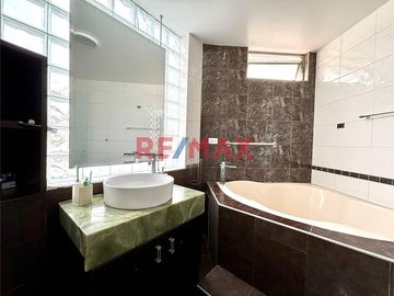 🌟 ¡LUJOSA CASA CON ESTILO AMERICANO EN EL GOLF! 🌟

¿Estás buscando la casa perfecta en con la seguridad que necesitas ? Tenemos un inmueble excepcio