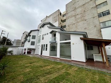 🌟 ¡LUJOSA CASA CON ESTILO AMERICANO EN EL GOLF! 🌟

¿Estás buscando la casa perfecta en con la seguridad que necesitas ? Tenemos un inmueble excepcio