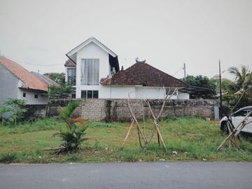 VILLA SIAP HUNI 2 LANTAI DENGAN HARGA MIRING DI BELAKANG GWK UNGASAN