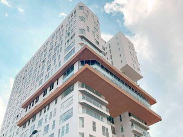 Condominio con spa, cine al aire libre, skybar, alberca, pista de jogging, gimn