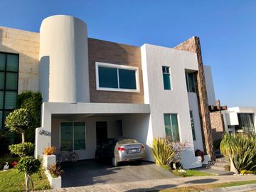 SE VENDE HERMOSA CASA