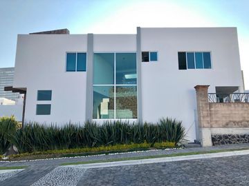 SE VENDE HERMOSA CASA