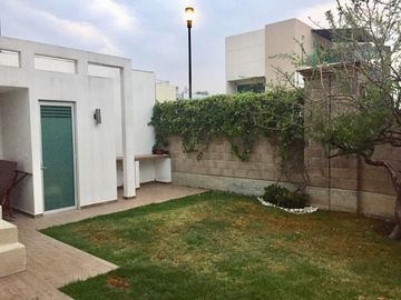 SE VENDE HERMOSA CASA