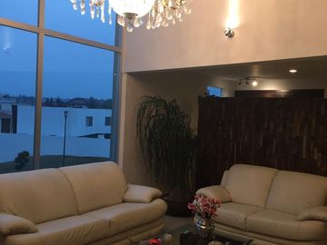 SE VENDE HERMOSA CASA