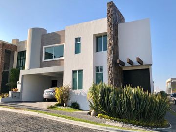 SE VENDE HERMOSA CASA