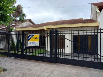 Chalet en venta en Castelar Sur
