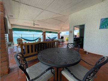 HERMOSA CASA FRENTE AL MAR EN FARALLON