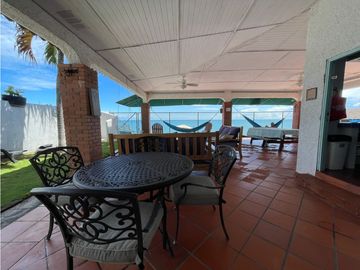 HERMOSA CASA FRENTE AL MAR EN FARALLON