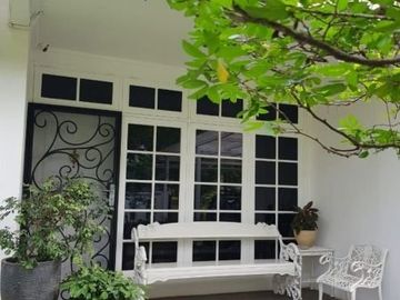 White house clasic mewah murah siap huni di cinere depok