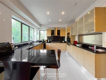Departamento en venta de 3 dorm. en Las Condes