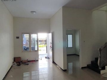 Rumah baru gress Mulyosari BPD Hadap selatan, Strategis