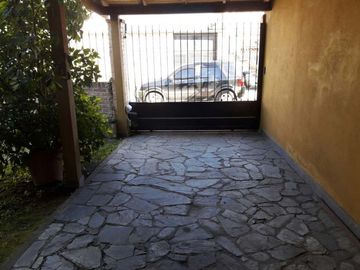 Casa en venta en Moron Sur