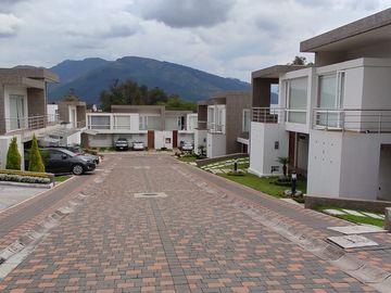 Venta de casa Sector Valle de los Chillos la Armenia 2 Veracruz II 250 M2
