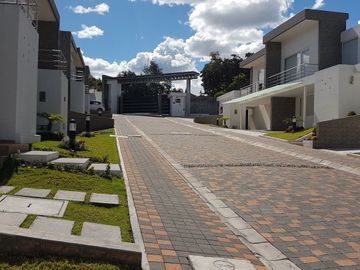 Venta de casa Sector Valle de los Chillos la Armenia 2 Veracruz II 250 M2