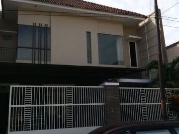 Rumah di Semolowari Elok kitchen set