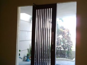 Rumah di Semolowari Elok kitchen set