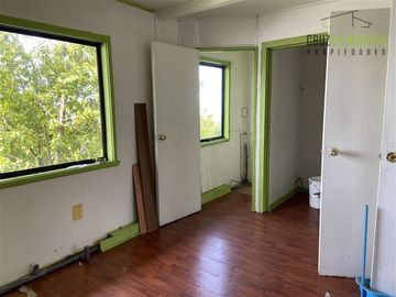 Local Comercial en Venta en Amplia Casa (4 niveles) con loc. comerciales en centro de Calbuco