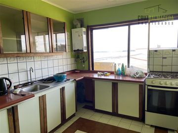 Local Comercial en Venta en Amplia Casa (4 niveles) con loc. comerciales en centro de Calbuco