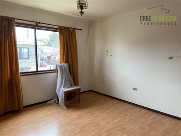 Local Comercial en Venta en Amplia Casa (4 niveles) con loc. comerciales en centro de Calbuco